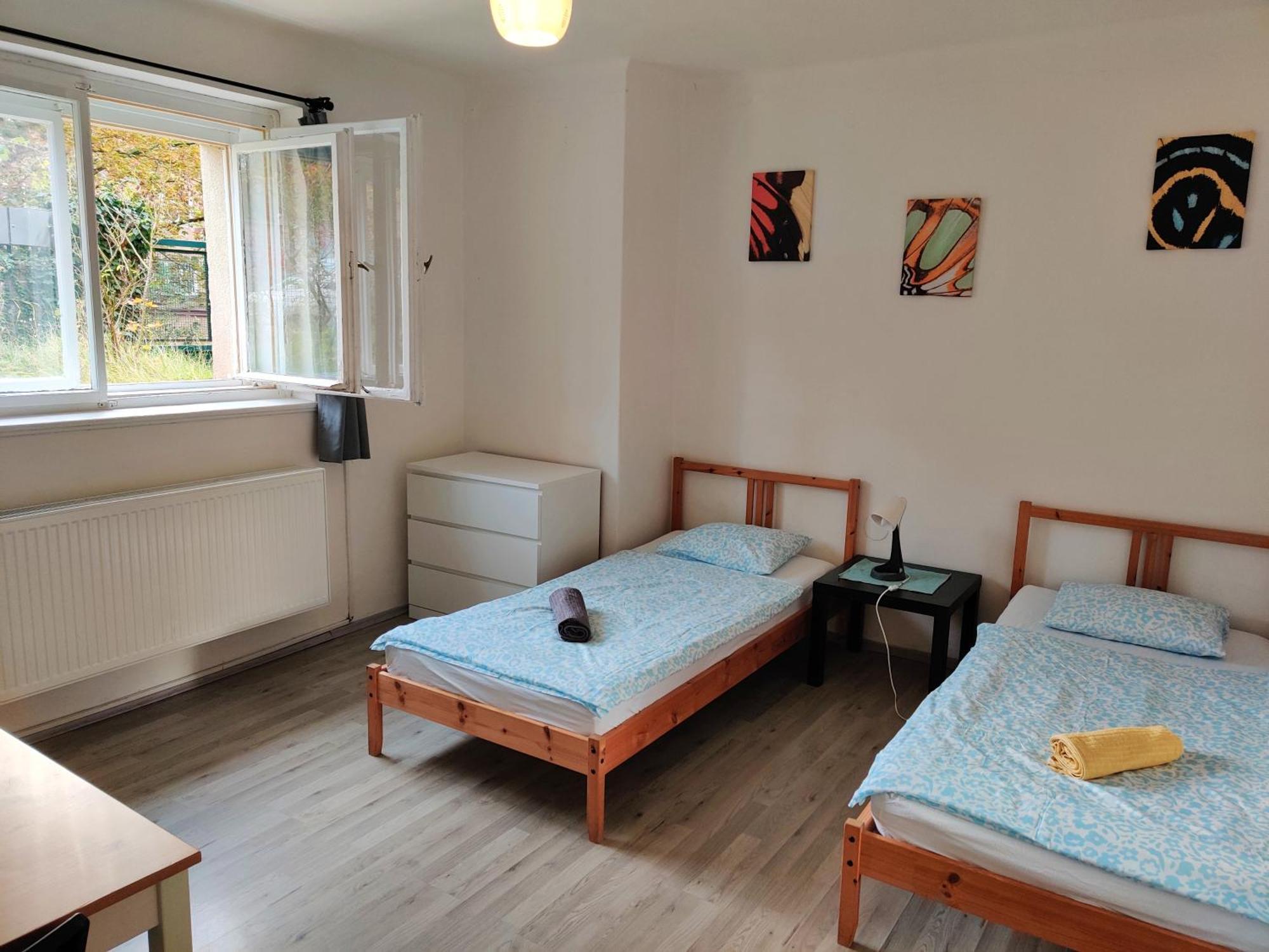 In House With Private Parking And Garden Gæstehus Prag